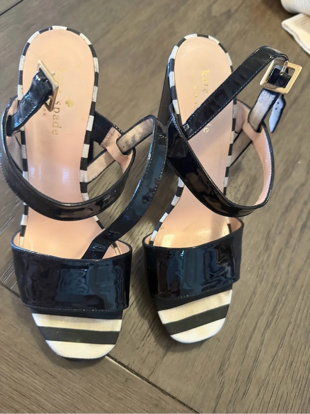 kate spade Black Patent Block Heel Sandals with Striped Heel Sz 7 READ DESC